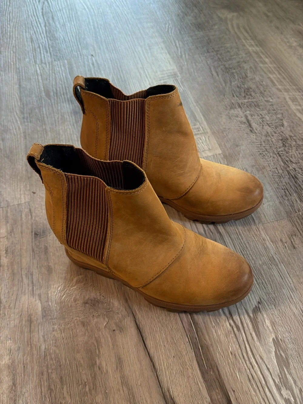 Sorel Women's Wedge Chelsea Boot in Camel/Tan